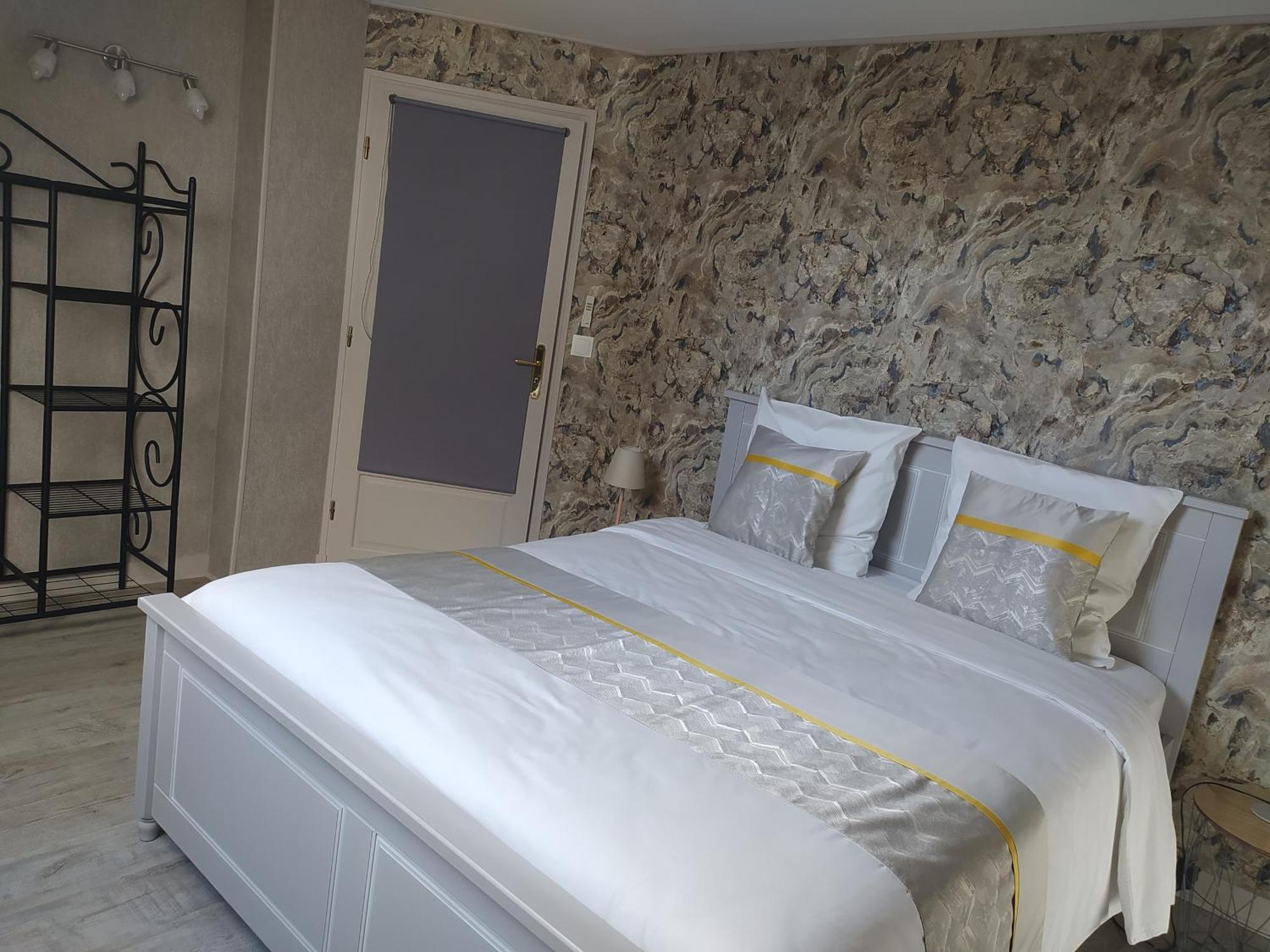 Des Roux Et Des Pious Suite De 35 A 60 M2 Et 3 Chambres Pour Groupe De 2 A 6 Personnes Civray-de-Touraine Luaran gambar