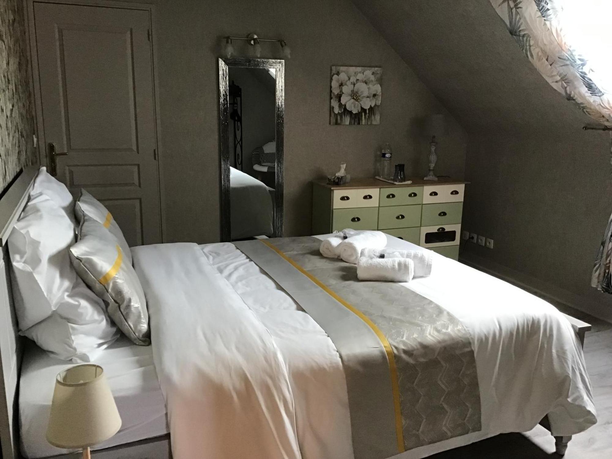 Des Roux Et Des Pious Suite De 35 A 60 M2 Et 3 Chambres Pour Groupe De 2 A 6 Personnes Civray-de-Touraine Luaran gambar
