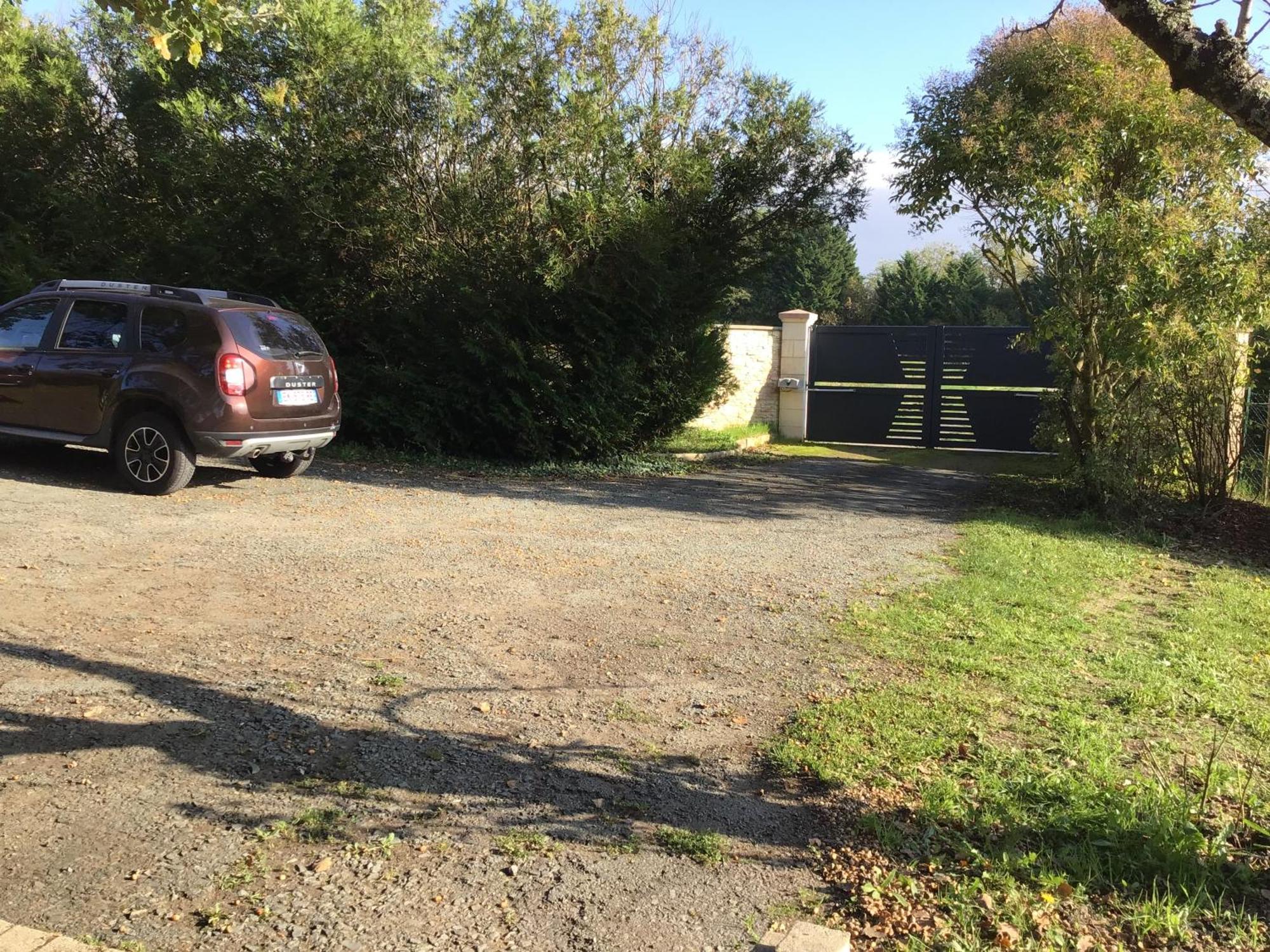 Des Roux Et Des Pious Suite De 35 A 60 M2 Et 3 Chambres Pour Groupe De 2 A 6 Personnes Civray-de-Touraine Luaran gambar