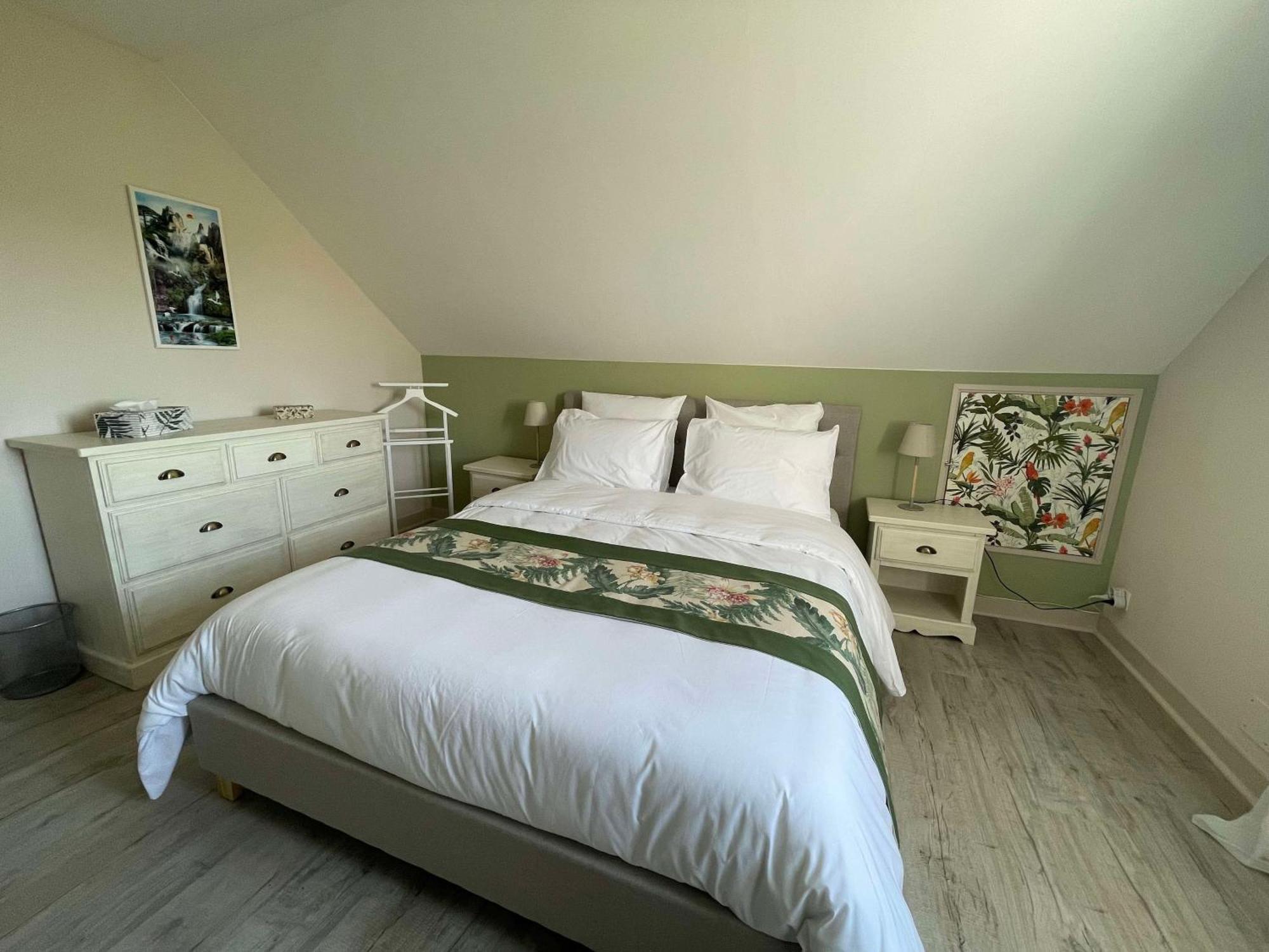 Des Roux Et Des Pious Suite De 35 A 60 M2 Et 3 Chambres Pour Groupe De 2 A 6 Personnes Civray-de-Touraine Luaran gambar