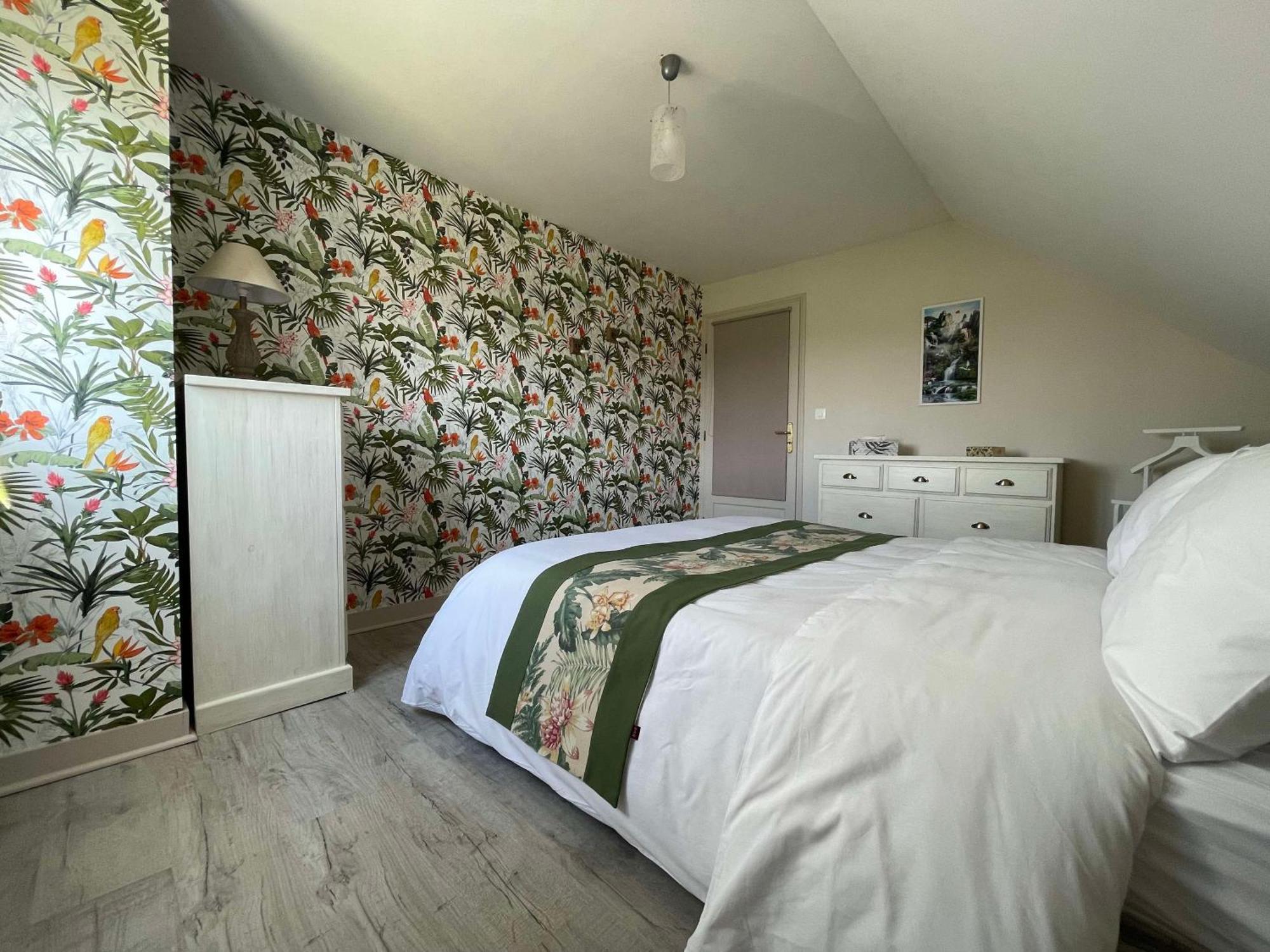 Des Roux Et Des Pious Suite De 35 A 60 M2 Et 3 Chambres Pour Groupe De 2 A 6 Personnes Civray-de-Touraine Luaran gambar